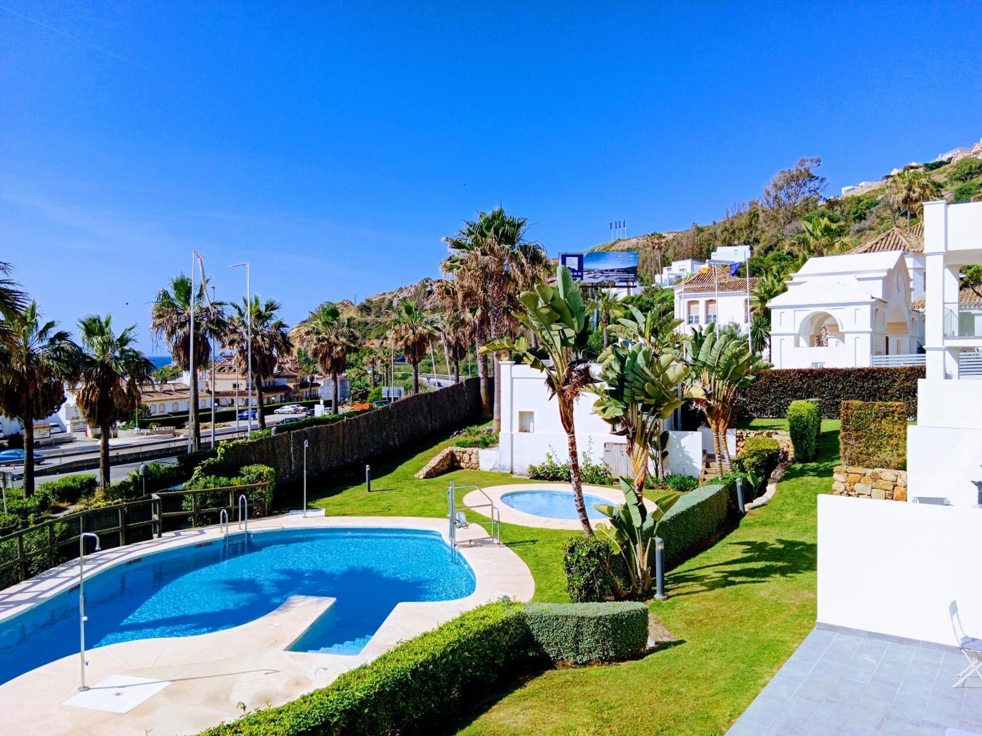 La Paloma Beach Apartment With Pool By Casa Del Sol Hr Manilva Εξωτερικό φωτογραφία